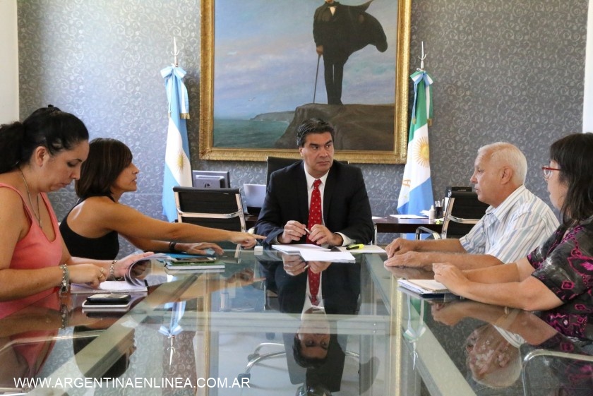 Capitanich recibió a la  Unión de Colectividades: Definieron agenda de trabajo y actividades conjuntas