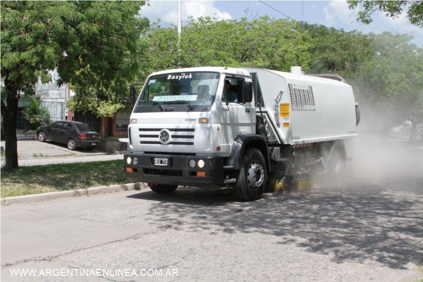 El municipio informa a los vecinos sobre el cronograma de limpieza que ejecutará la barredora mecánica