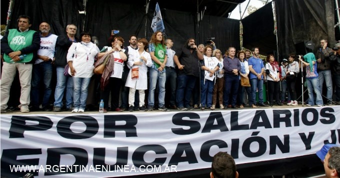 "Guárdese esa plata en el bolsillo, no nos vendemos"
