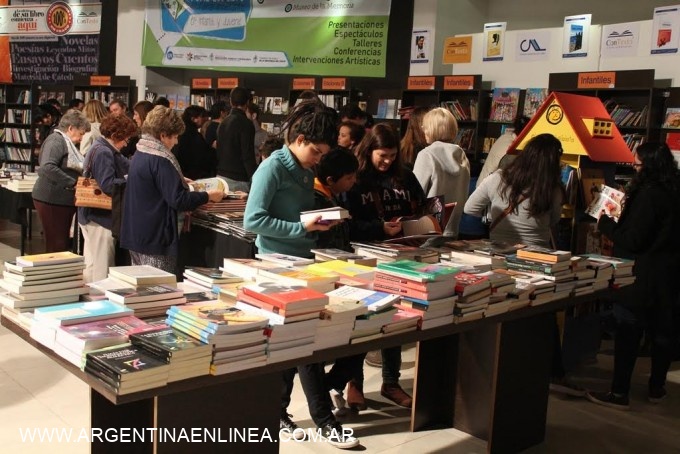 Con libros a mitad de precio, arranca la Feria del Libro en Castelli