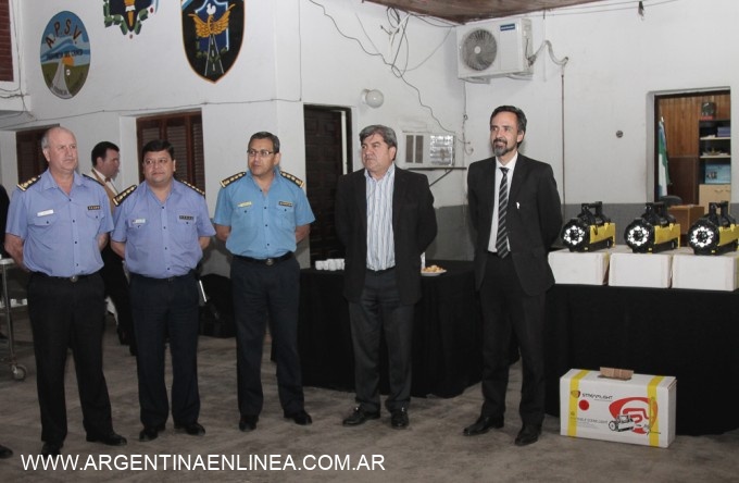 Nievas entregó equipamiento a la Policia Caminera