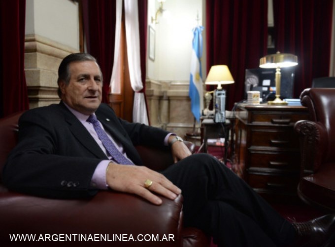 "La UCR apoya los aciertos y los errores de Macri"