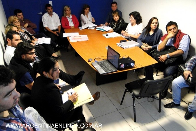 CRESPO REUNIÓ AL GABINETE DE SALUD PARA OPTIMIZAR EL FUNCIONAMIENTO DE LA RED PROVINCIAL