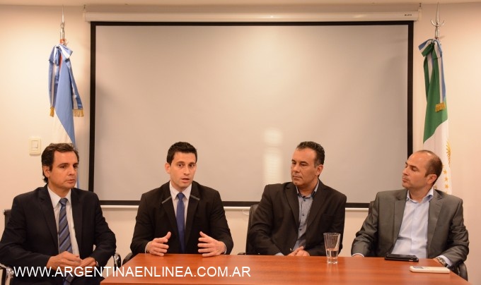 GOBIERNO Y FIDUCIARIA DESTACARON ANTE INDUSTRIALES.
