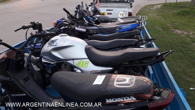 15 MOTOS SECUESTRADAS EN LA MADRUGADA POR OPERATIVO CAMINERO.