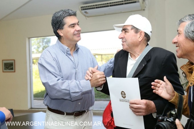 Capitanich entregó nuevos títulos de propiedad a vecinos de diferentes barrios