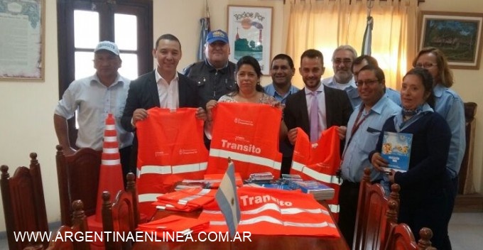 LA PROVINCIA Y EL MUNICIPIO DE PUERTO TIROL TRABAJAN EN CONJUNTO PARA FORTALECER LA SEGURIDAD VIAL