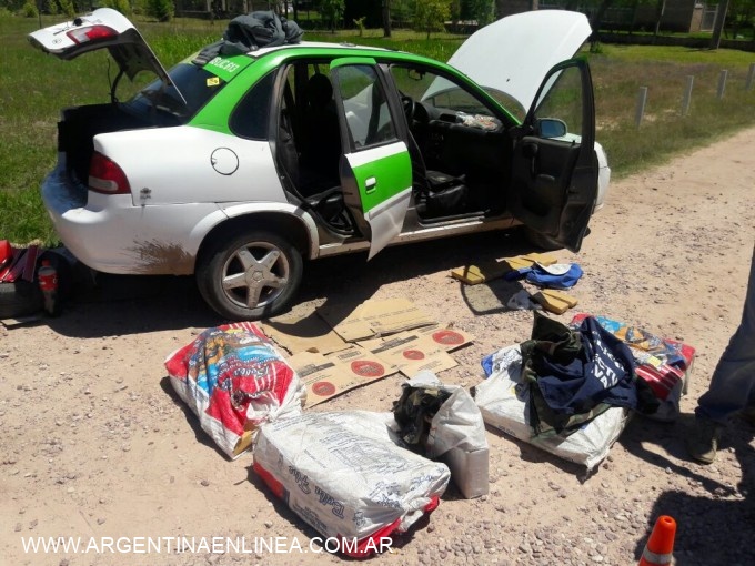 ATRAPAN A DOS SUJETOS TRANSPORTANDO 213 PANES DE DROGA EN UN REMIS 
