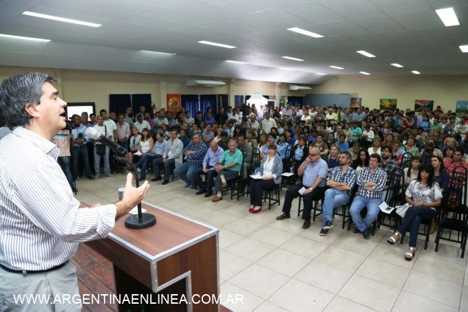 Capitanich participó del acto de reconocimiento a empleados municipales en su día y destacó el trabajo que realizan