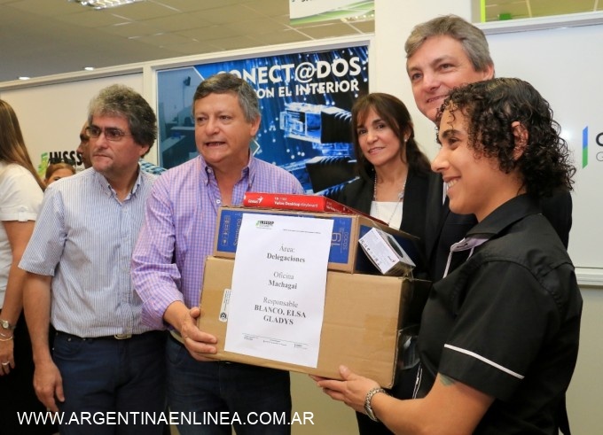 INSSSEP: PEPPO ENTREGÓ EQUIPAMIENTO INFORMÁTICO Y ANUNCIÓ SEIS NUEVAS DELEGACIONES EN EL INTERIOR