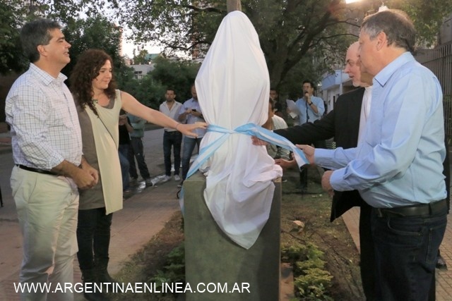 PEPPO LLAMÓ A TOMAR EL LEGADO DE MONSEÑOR DE CARLO "PARA LOGRAR LA PAZ