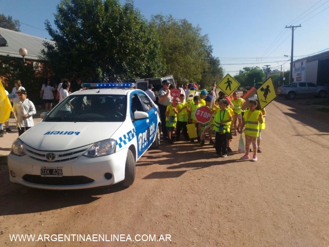 CAMINERA CHARATA REALIZA CAMPAÑA DE VIALIDAD EN ESA LOCALIDAD