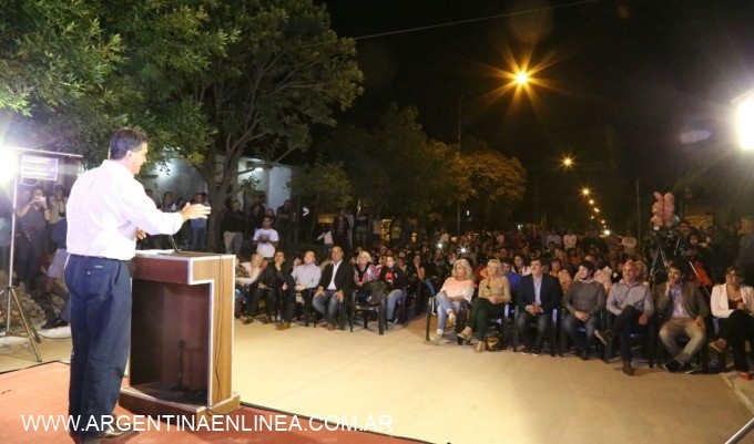 Capitanich: “Sin ningún tipo de financiamiento complementario estamos batiendo récord de construcción de pavimento”