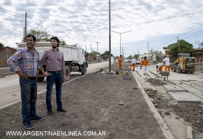Arévalo y Lifton recorrieron las obras de pavimento   que se ejecutan en la avenida Edison y Los Hacheros