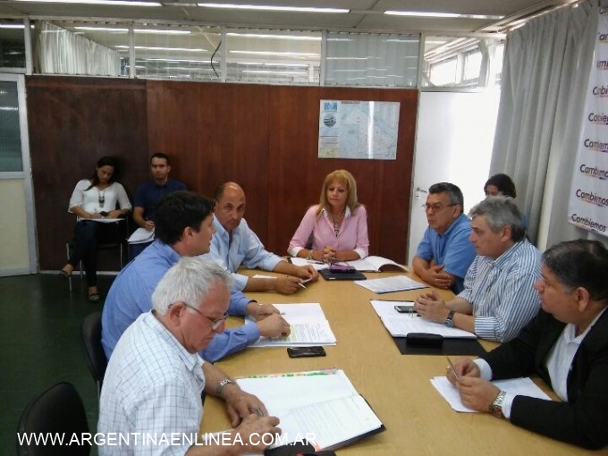 AVANZA EL PROYECTO DE LEY DEL DIPUTADO VEGA QUE BUSCA REGULAR EL TRASLADO DE MUEBLES Y ARTESANIAS DE PRODUCCION LOCAL.