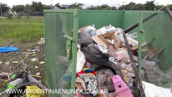 Vandalismo sin límites: destruyeron contenedores de la zona Sur de Resistencia