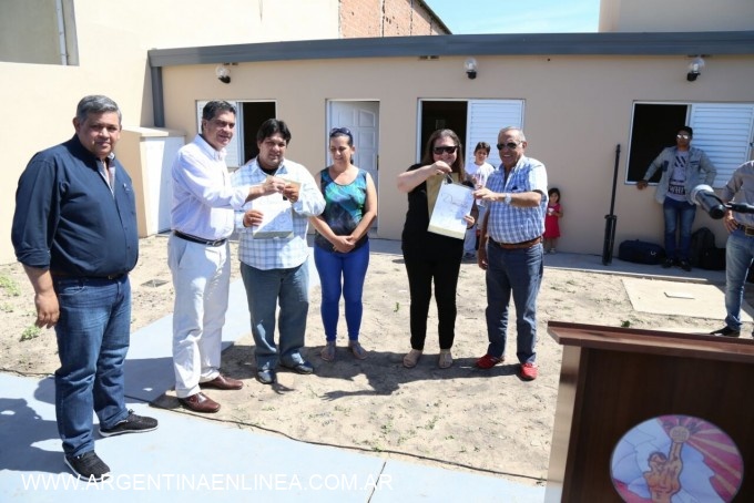 Capitanich participó de la entrega de las viviendas sorteadas en el Bingo del Sindicato de Trabajadores Municipales