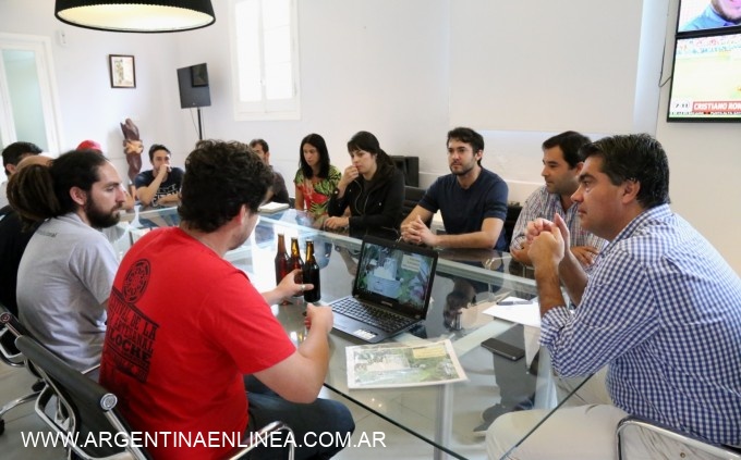 Capitanich se reunió con el grupo de Cerveceros del Litoral para trabajar en el fortalecimiento del sector