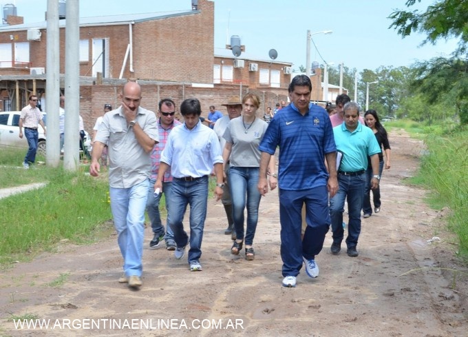 Capitanich trazó agenda conjunta con vecinos del barrio 48 Viviendas