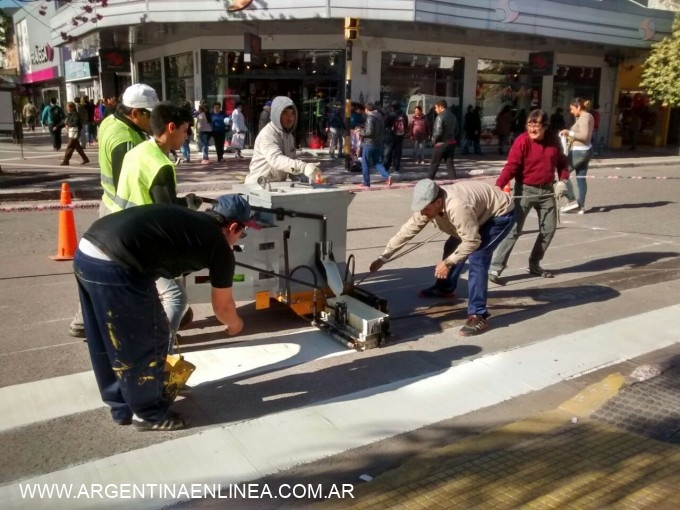 Continúa el programa municipal de señalética vial