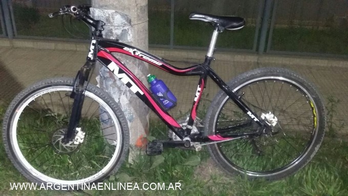 PASEABA EN BICICLETA AJENA Y LO DETUVO CAMINERA