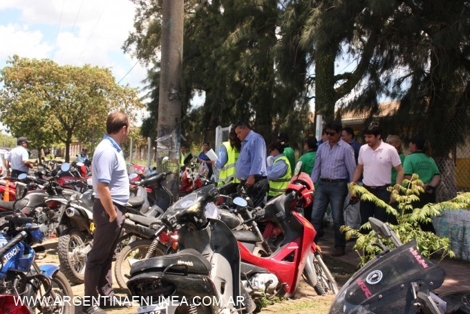 En un nuevo operativo municipal de tránsito, control de casco y documentación se secuestraron 70 motos