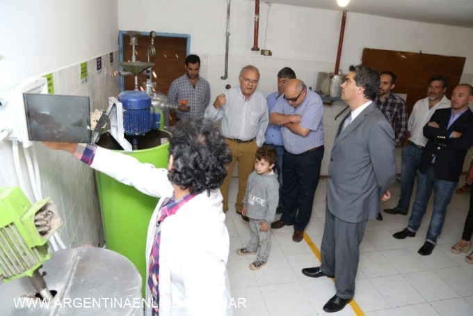 Capitanich recorrió las instalaciones del Centro Municipal de Innovación Tecnológica Ambiental