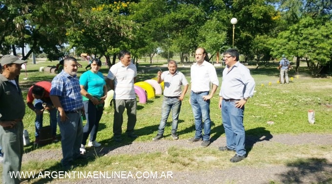 La Municipalidad concretó trabajos de desmalezado, limpieza y zanjeo en el barrio Güiraldes