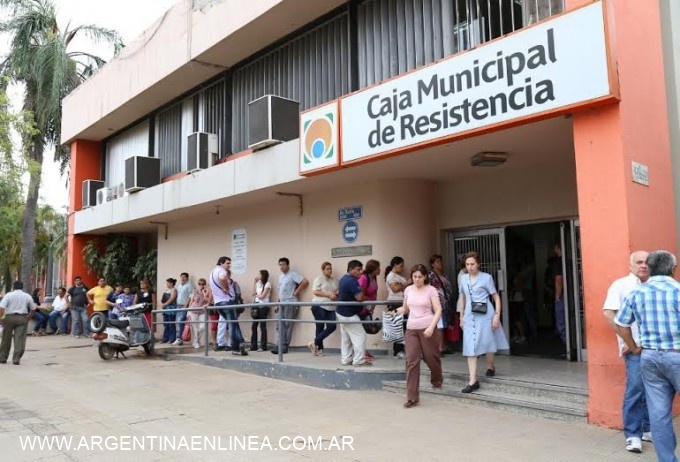 Atención al público de la Caja Municipal de Resistencia durante el receso de verano
