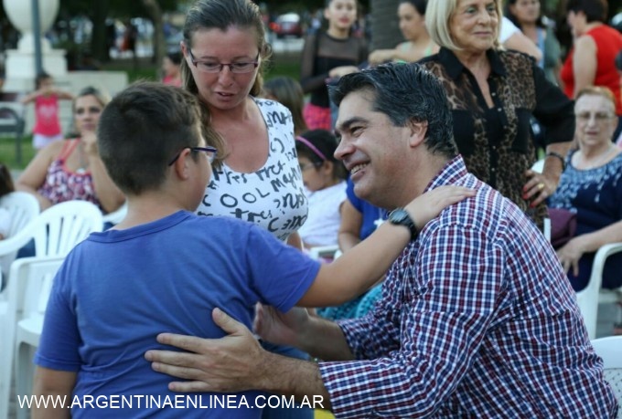 Capitanich participó de la oración brindada por Monseñor Dus y deseo Feliz Navidad para todos los vecinos de Resistencia