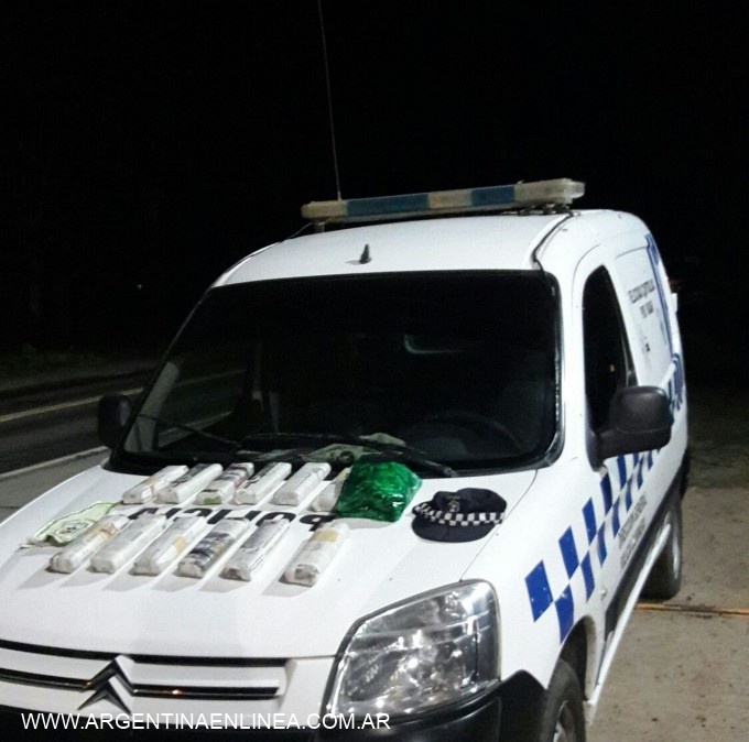 SECUESTRAN 13 ENVOLTORIOS HOJAS DE COCAINA EN EL PARALELO 28